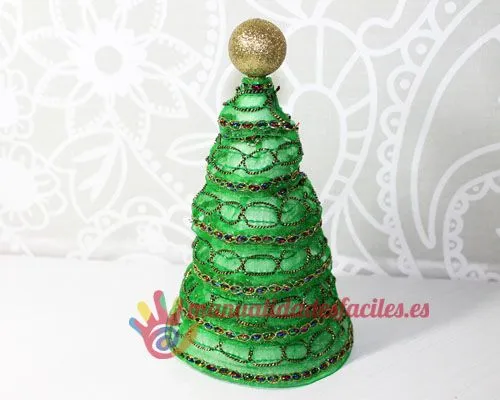 Como hacer un árbol de navidad con cintas | Manualidades faciles Como hacer un árbol de navidad con cintas | Manualidades faciles