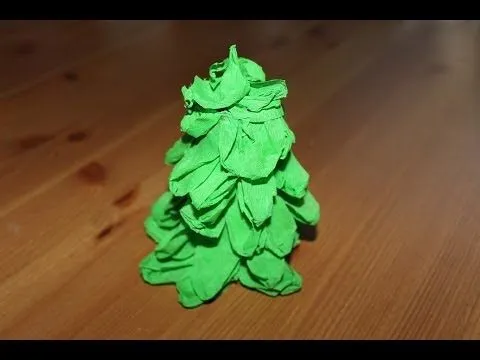 Cómo hacer un árbol de navidad de papel crepé | facilisimo.com ... Cómo hacer un árbol de navidad de papel crepé | facilisimo.com ...