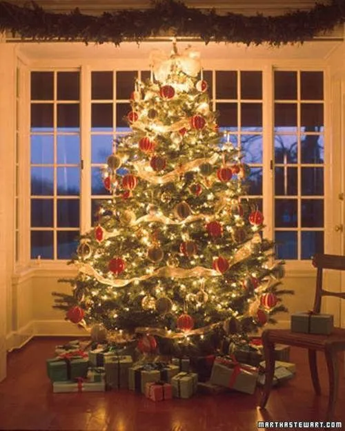 arboles-de-navidad-decorados-en-rojo-y-dorado-tips-decoracion ...