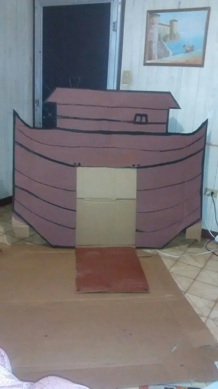 El Arca de Noé..... Creadp con cartón y pintado con témpera | Toy chest,  Storage chest, Toys