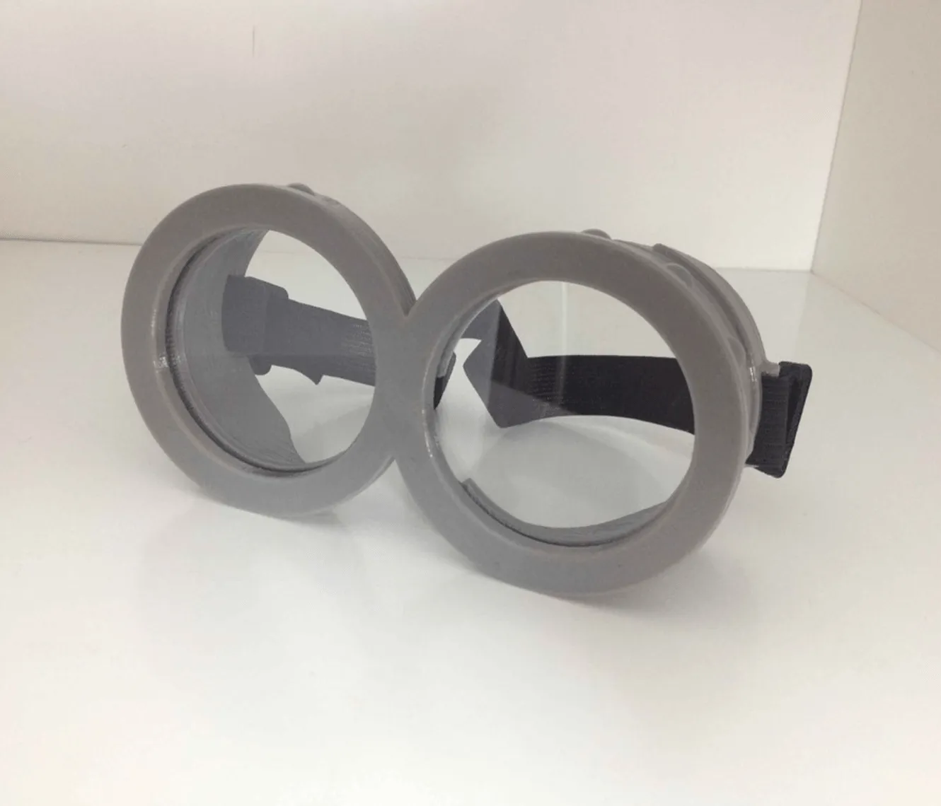 Archivo STL gratis Gafas Minions en ambos ojos・Modelo para descargar y imprimir en 3D・Cults Archivo STL gratis Gafas Minions en ambos ojos・Modelo para descargar y imprimir en 3D・Cults