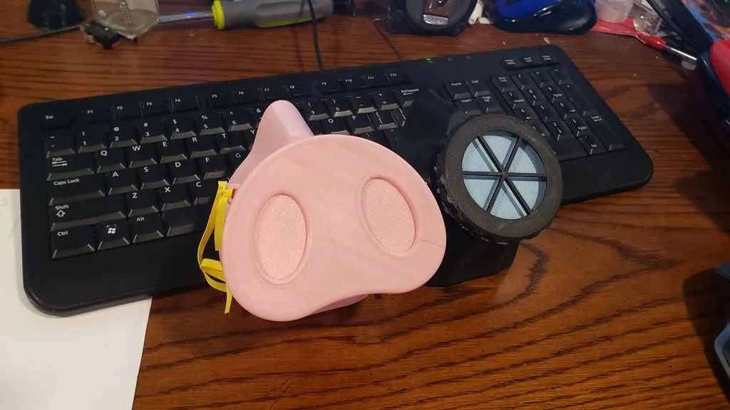 Archivo STL gratuito Nariz de cerdo con clip para el adaptador de filtro para la máscara COVID-19 v2・Design para impresora 3D para descargar・Cults Archivo STL gratuito Nariz de cerdo con clip para el adaptador de filtro para la máscara COVID-19 v2・Design para impresora 3D para descargar・Cults
