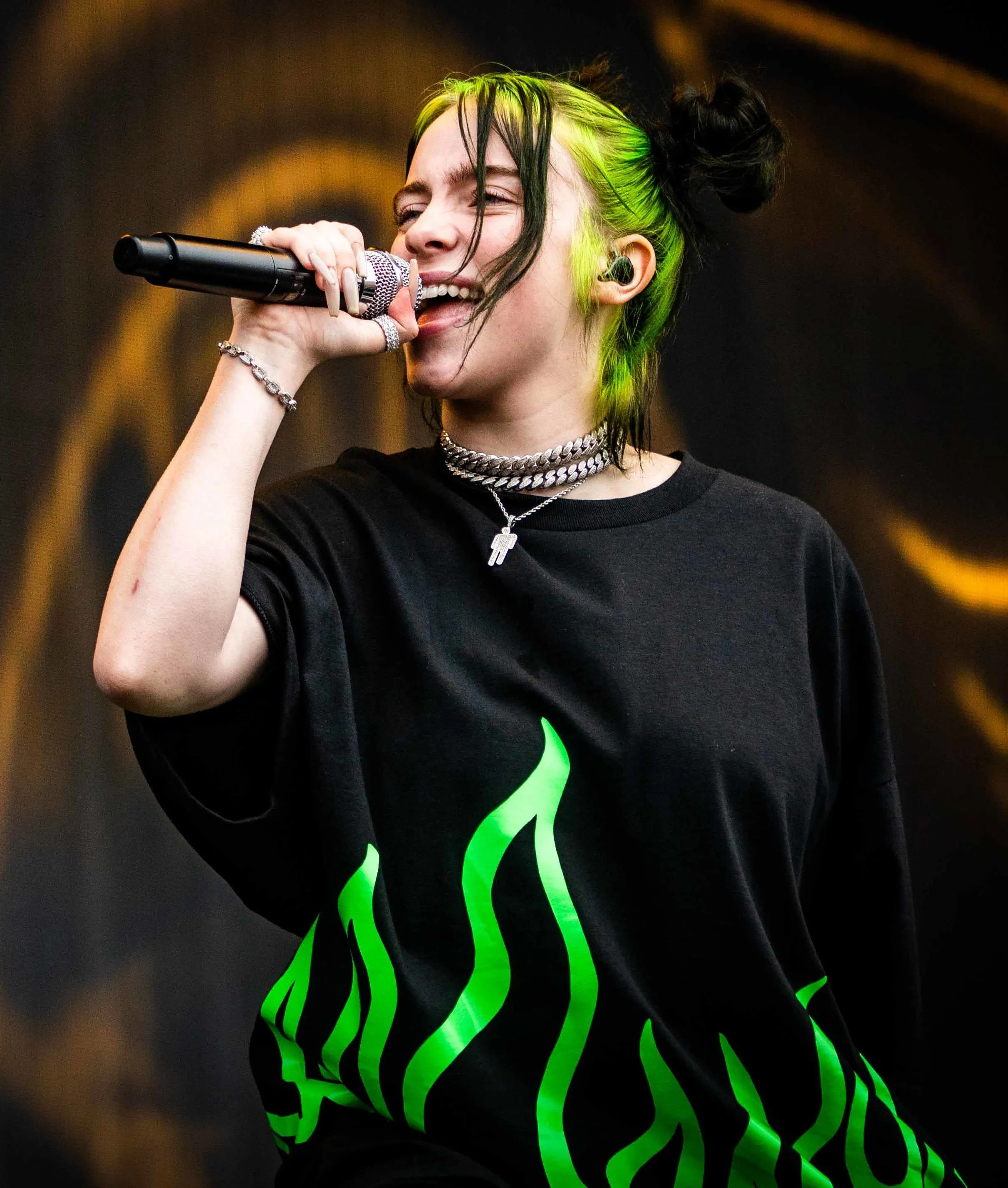 Archivo:Billie Eilish at Pukkelpop Festival - 18 AUGUST 2019 (01)  (cropped).jpg - Wikipedia, la enciclopedia libre