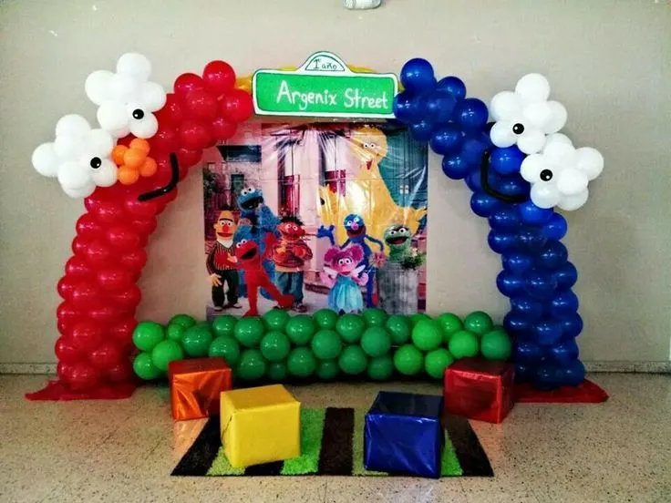 Arco en globo de elmo y Cookie mouster | Globos balloon | Pinterest