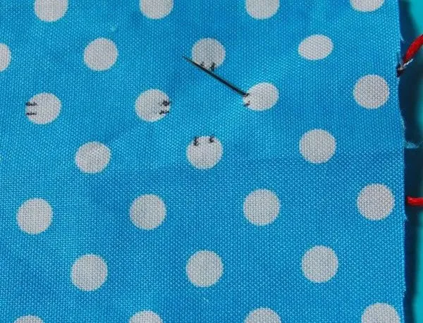 Arma flores en tu tela a lunares - Guía de MANUALIDADES Arma flores en tu tela a lunares - Guía de MANUALIDADES