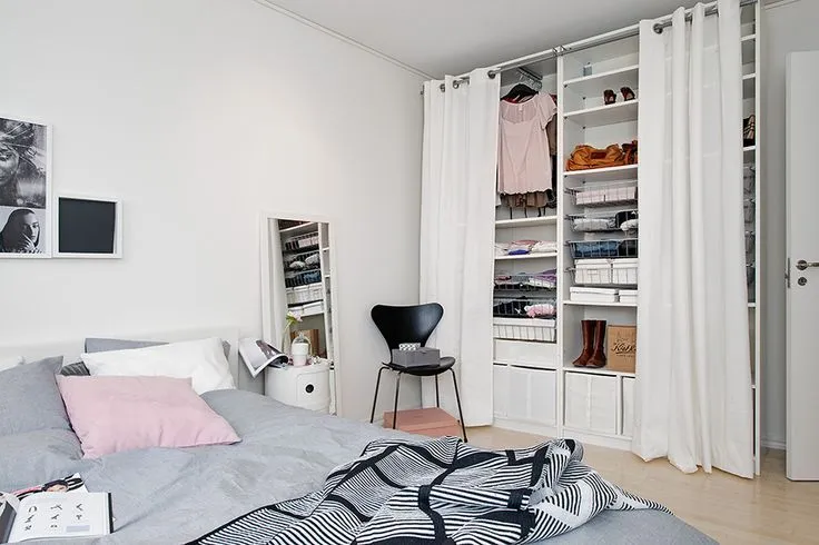 Armario con cortinas en vez de puertas. Más barato y muy original ...