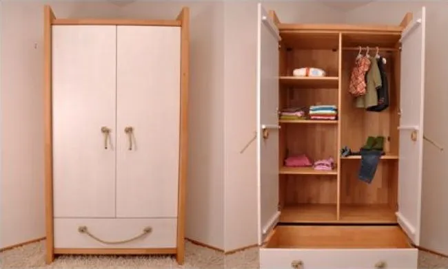 Un armario sonriente para la habitación de los niños Un armario sonriente para la habitación de los niños