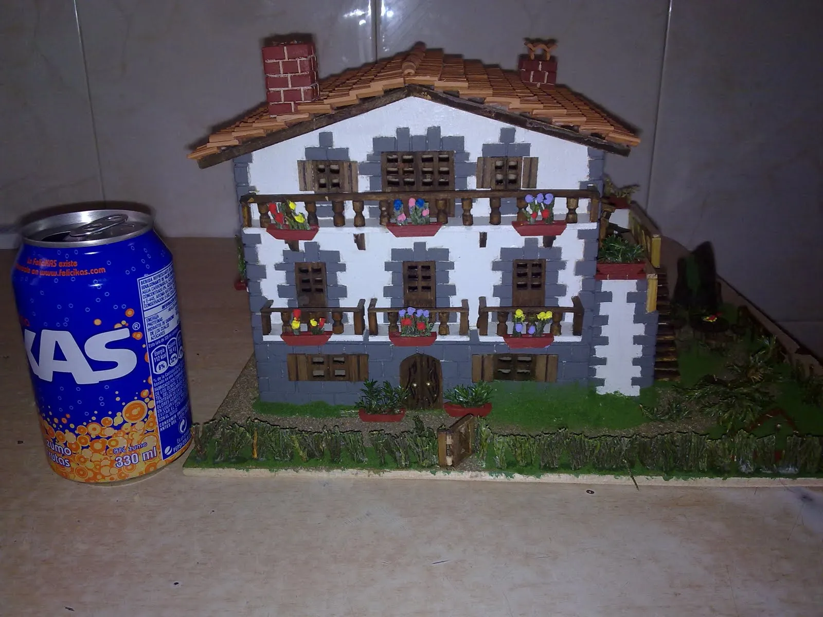 ... Arquitecto, eso sí de casas en miniaturas, Many ponte a temblar ... Arquitecto, eso sí de casas en miniaturas, Many ponte a temblar