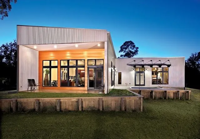 Arquitectura de Casas: Residencia contemporánea cubierta de metal. Arquitectura de Casas: Residencia contemporánea cubierta de metal.