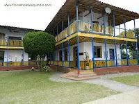 ARQUITECTURA COLONIAL ANTIOQUEÑA.Las fincas cafeteras con arquitectura colonial antioqueña, es parte importante en el paisaje cultural cafetero.