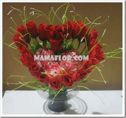 Como Hacer un Arreglo floral en Forma de Corazón - Manualidades ... Como Hacer un Arreglo floral en Forma de Corazón - Manualidades ...