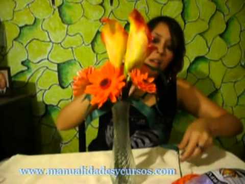 Arreglo floral con gerberas y calas en goma eva o faomy - Simple ...