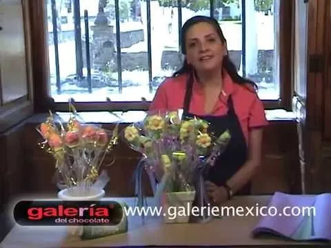 Como hacer un arreglo con flores de bombones - YouTube Como hacer un arreglo con flores de bombones - YouTube