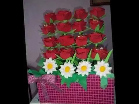 ARREGLO DE ROSAS CON CHOCOLATE DENTRO HECHAS DE FOAMI - YouTube