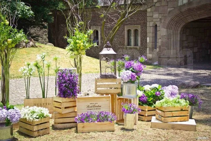 Arreglos florales en huacales, cajas de madera, botes de lechero ...