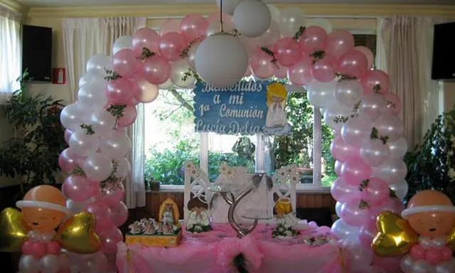 Arreglos con globos: ideas para bautizo fabuloso