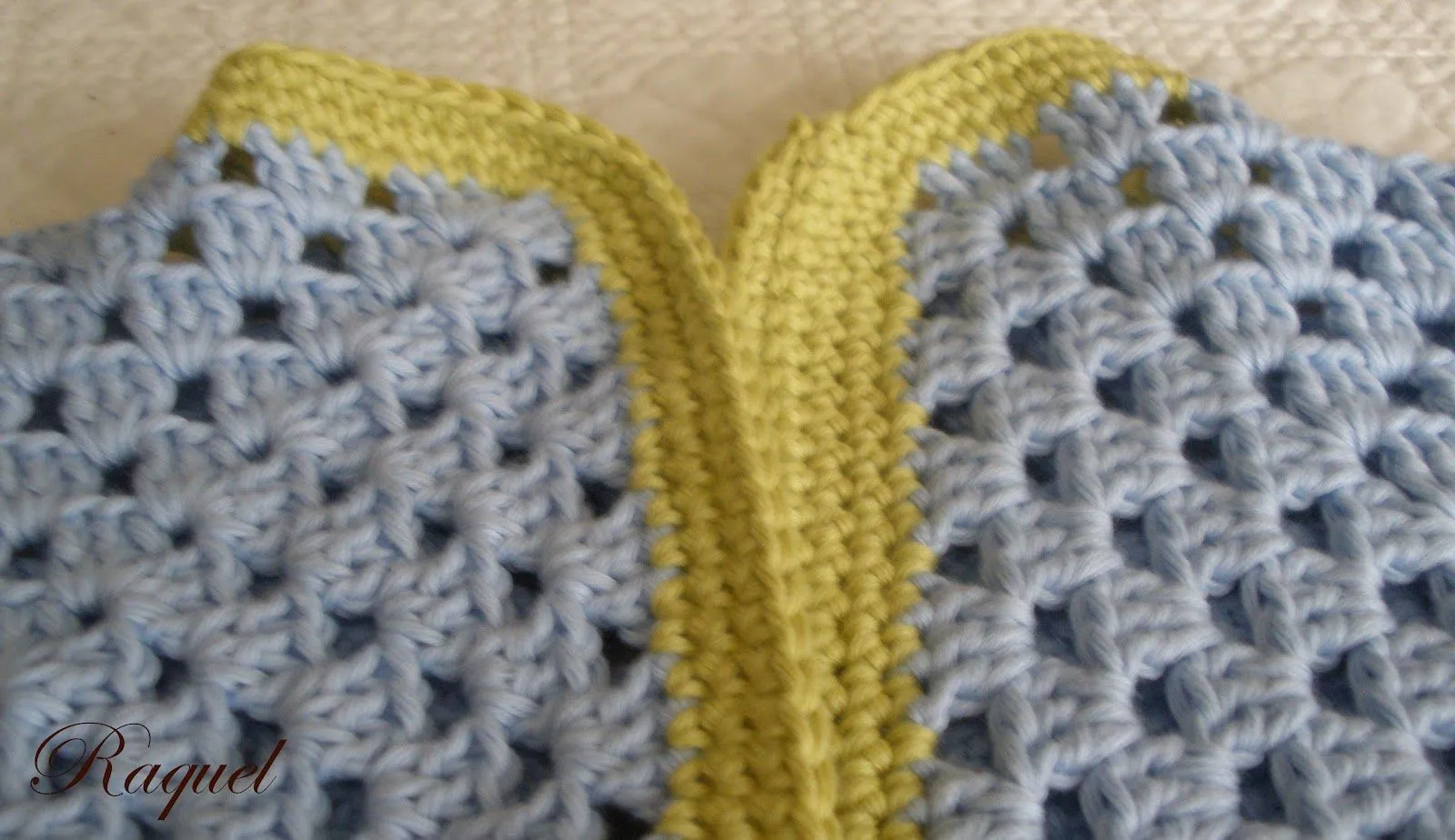 Arriba, en el desván: Chaqueta de bebé a ganchillo