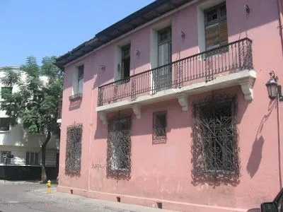 Arte en La Casa Rosada (Concha y Toro 32).