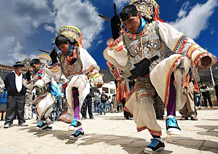 El arte en la Educación: LA DANZA EN LA SIERRA DEL PERÚ El arte en la Educación: LA DANZA EN LA SIERRA DEL PERÚ