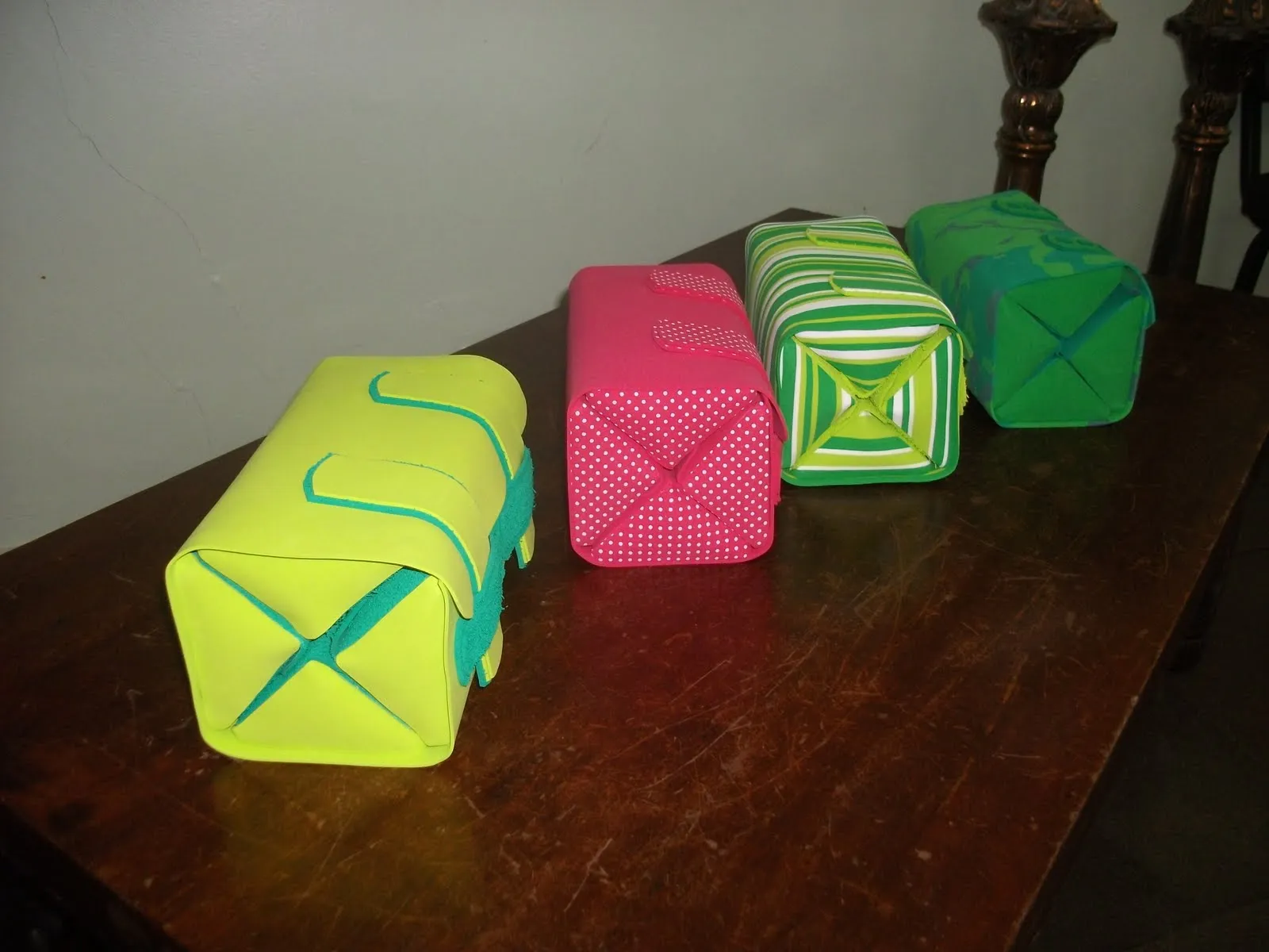 EL ARTE DE EDUCAR: COMO HACER BOLSOS CON GOMA EVA EL ARTE DE EDUCAR: COMO HACER BOLSOS CON GOMA EVA