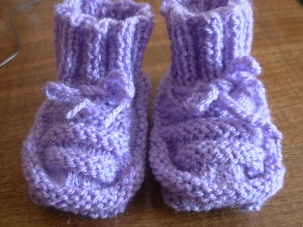 EL ARTE DE TEJER: Zapatitos de bebé tejido a palillos