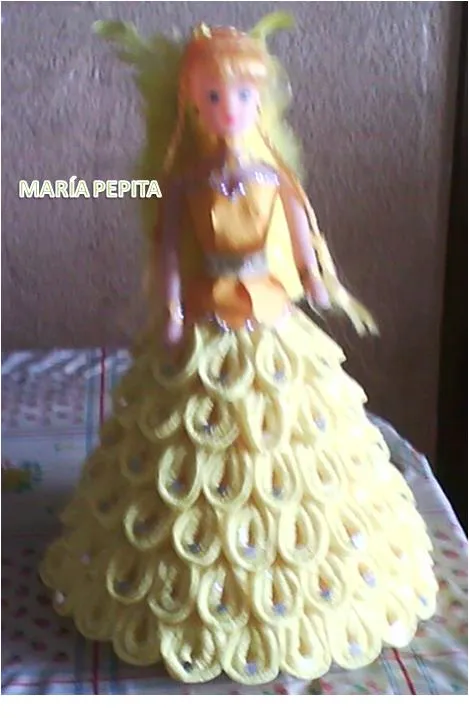 LAS ARTES DE MARÍA PEPITA: MUÑECA CON VESTIDO DE PAPEL CREPE 2