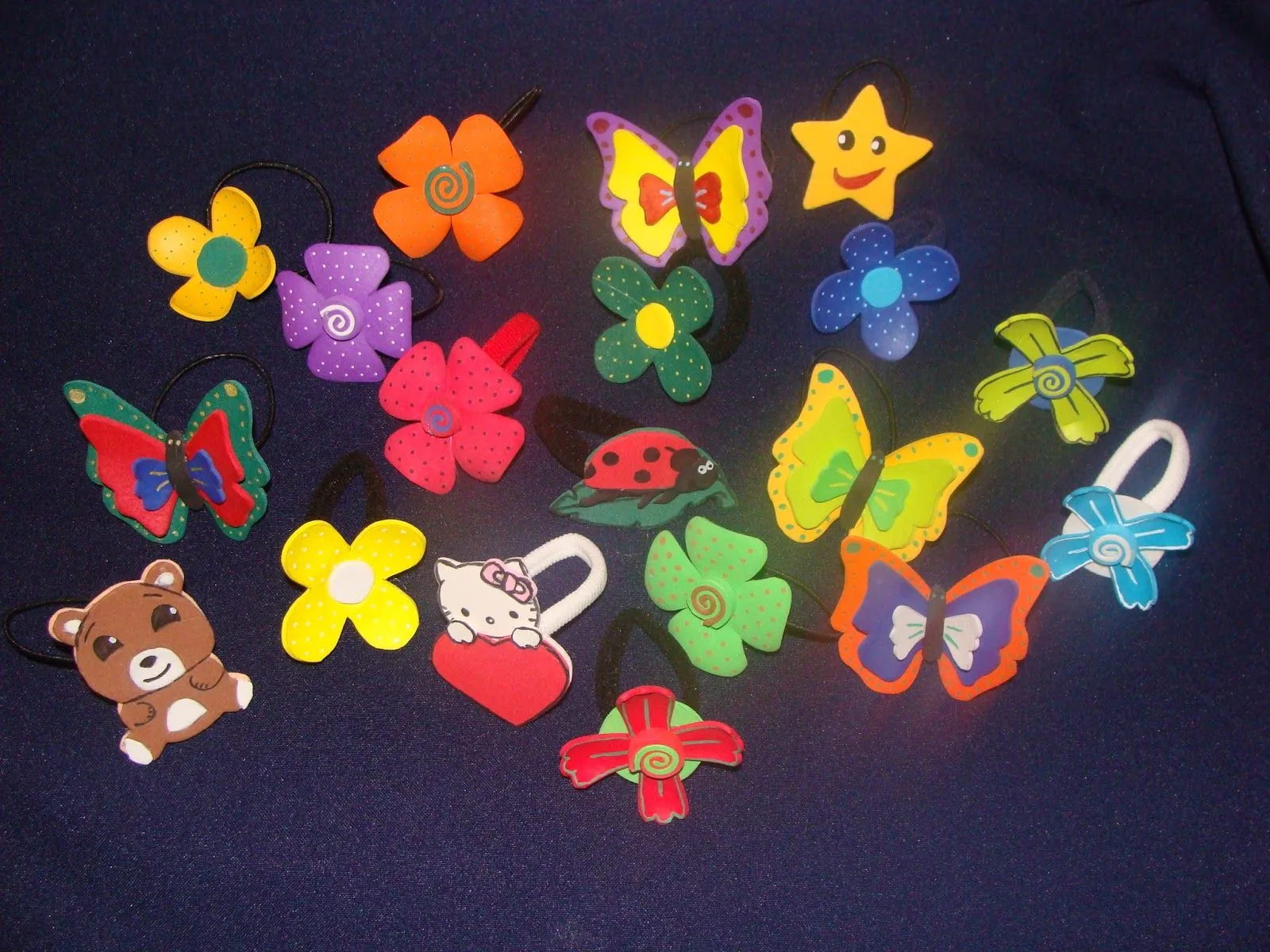 artesAna Victoria: Coleteros de Goma Eva