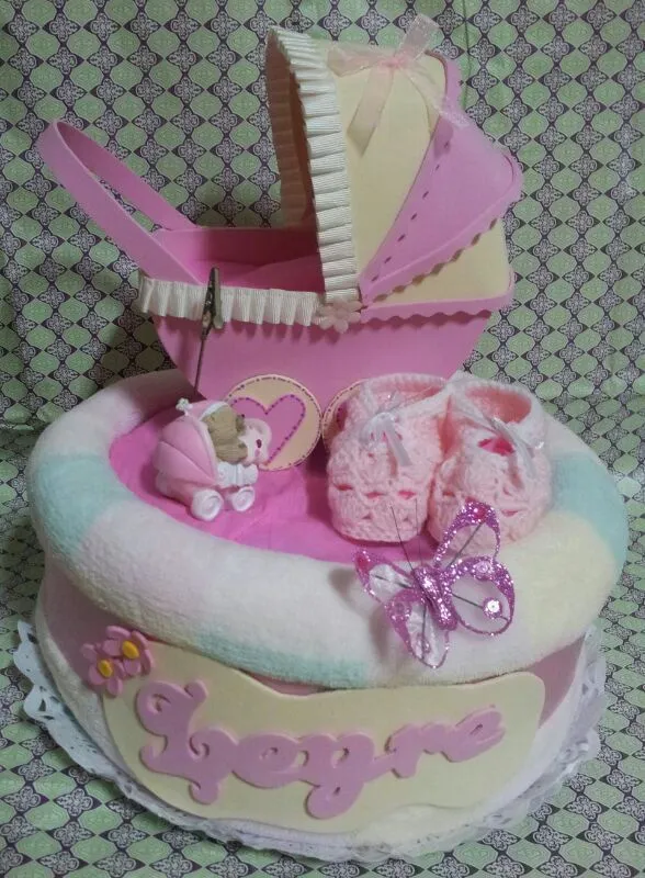 artesania y manualidades Mariana tarta de pañales con el nombre en ... artesania y manualidades Mariana tarta de pañales con el nombre en ...