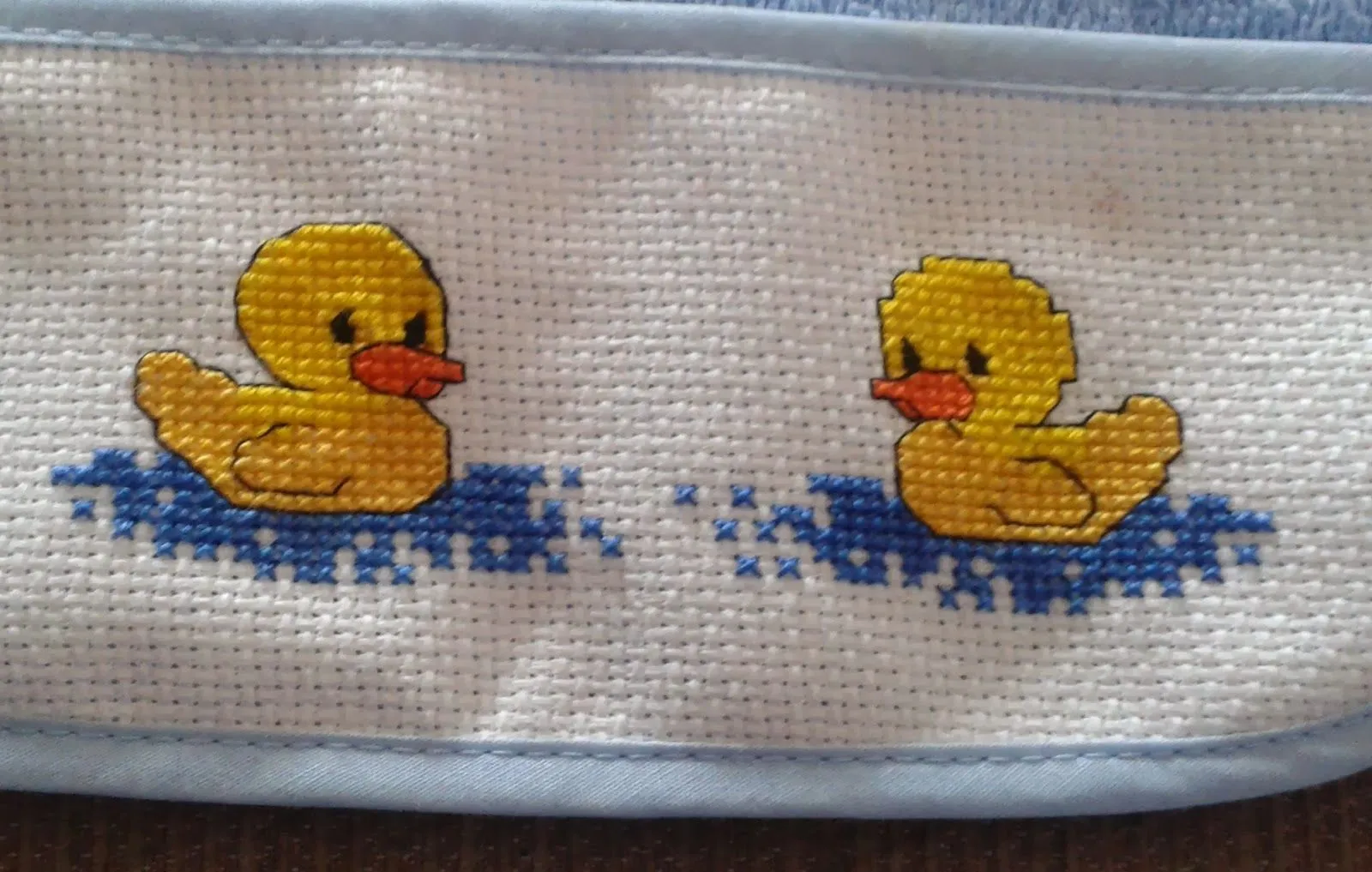 Patitos en punto de cruz para baberos - Imagui Patitos en punto de cruz para baberos - Imagui