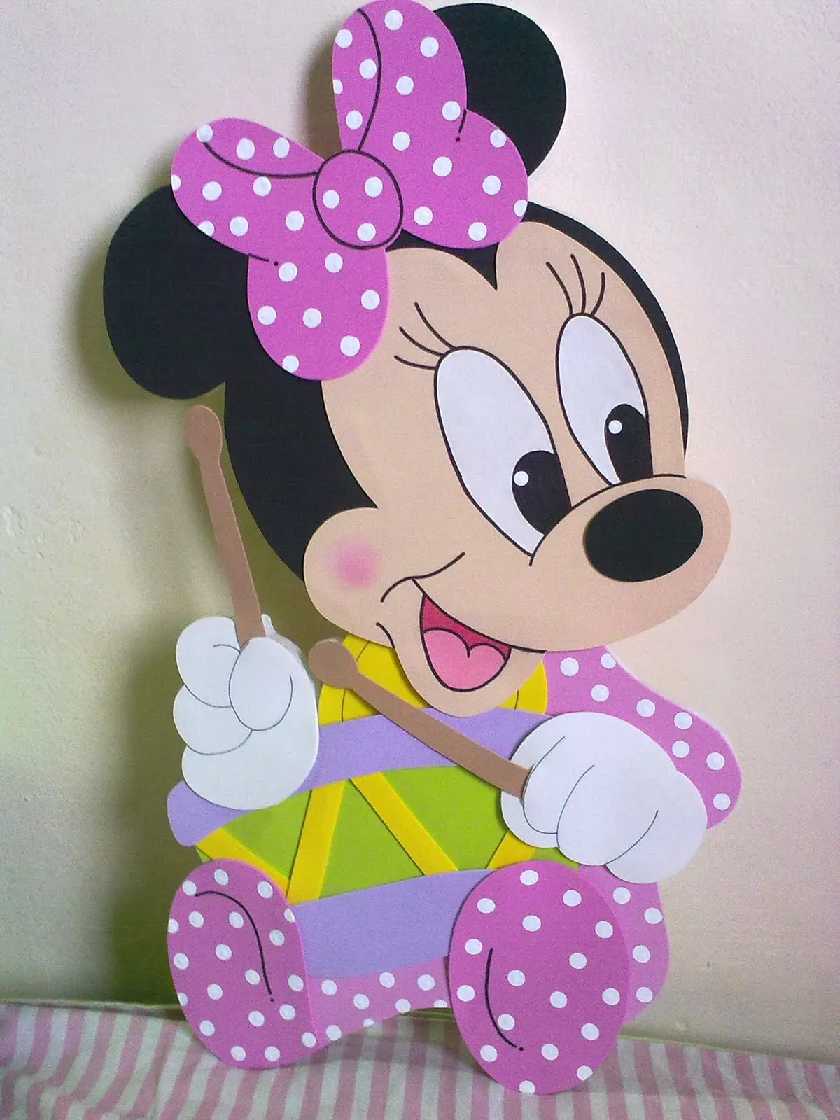 Minnie baby en goma eva - Imagui