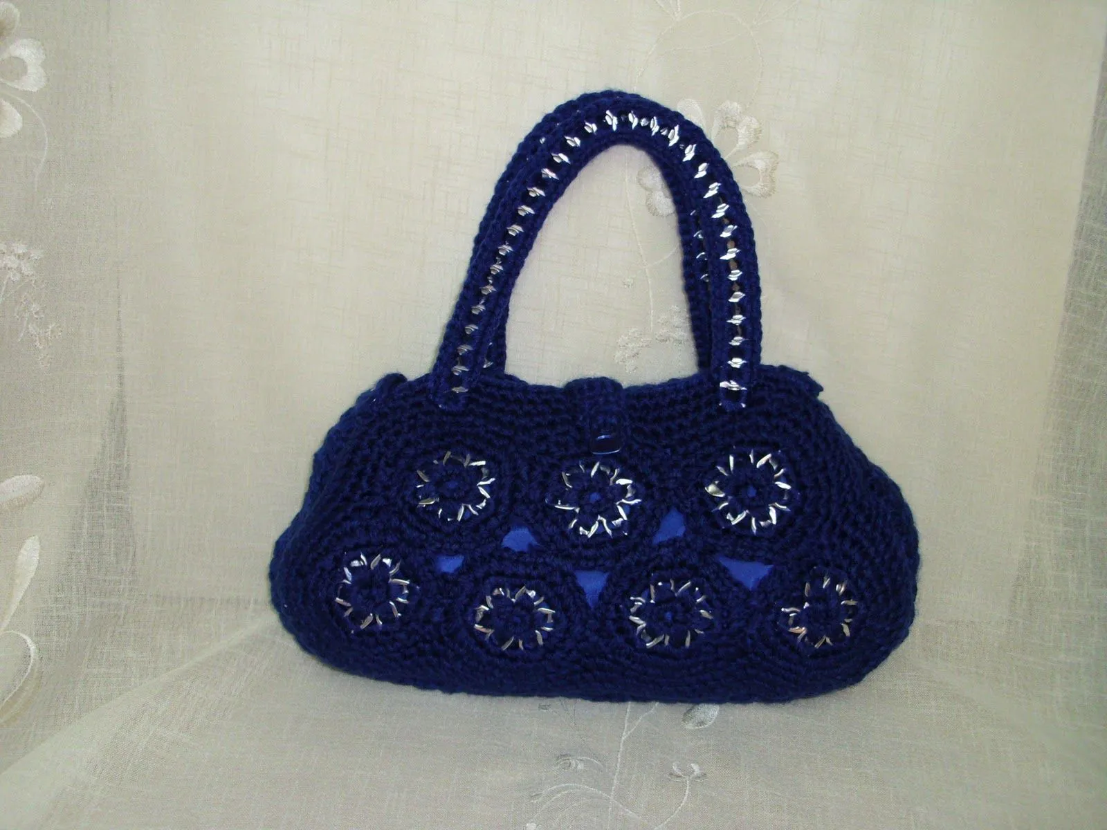 ARTESANIAS DE NEDI: bolsos de ganchillo con chapas ARTESANIAS DE NEDI: bolsos de ganchillo con chapas
