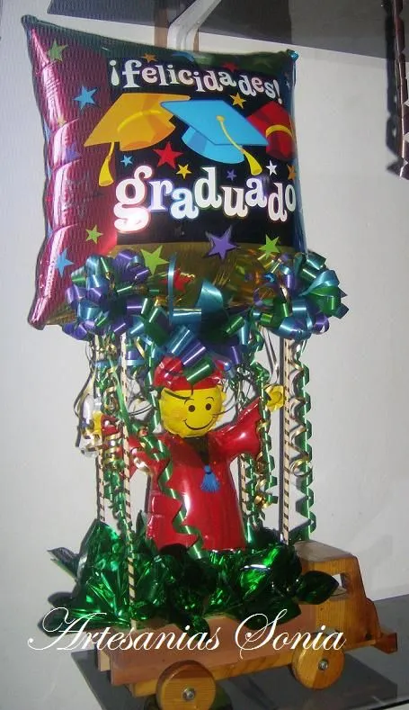 Artesanias Sonia: Arreglos con globos para Graduacion.