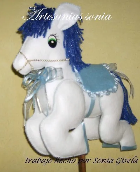 Artesanias Sonia: Caballito en Fieltro para Centro de mesa Artesanias Sonia: Caballito en Fieltro para Centro de mesa