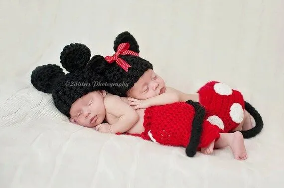 Crochet bebé gemelos a Minnie y Mickey Mouse por TreasuredCreation Crochet bebé gemelos a Minnie y Mickey Mouse por TreasuredCreation