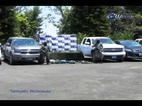 Asegura ejército camionetas blindadas y armas en Michoacán - YouTube Asegura ejército camionetas blindadas y armas en Michoacán - YouTube