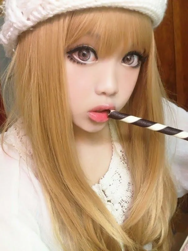 Asiamanía ♥ ♥ ♥: Cómo hacerte tú misma un maquillaje "Gyaru" Asiamanía ♥ ♥ ♥: Cómo hacerte tú misma un maquillaje "Gyaru"