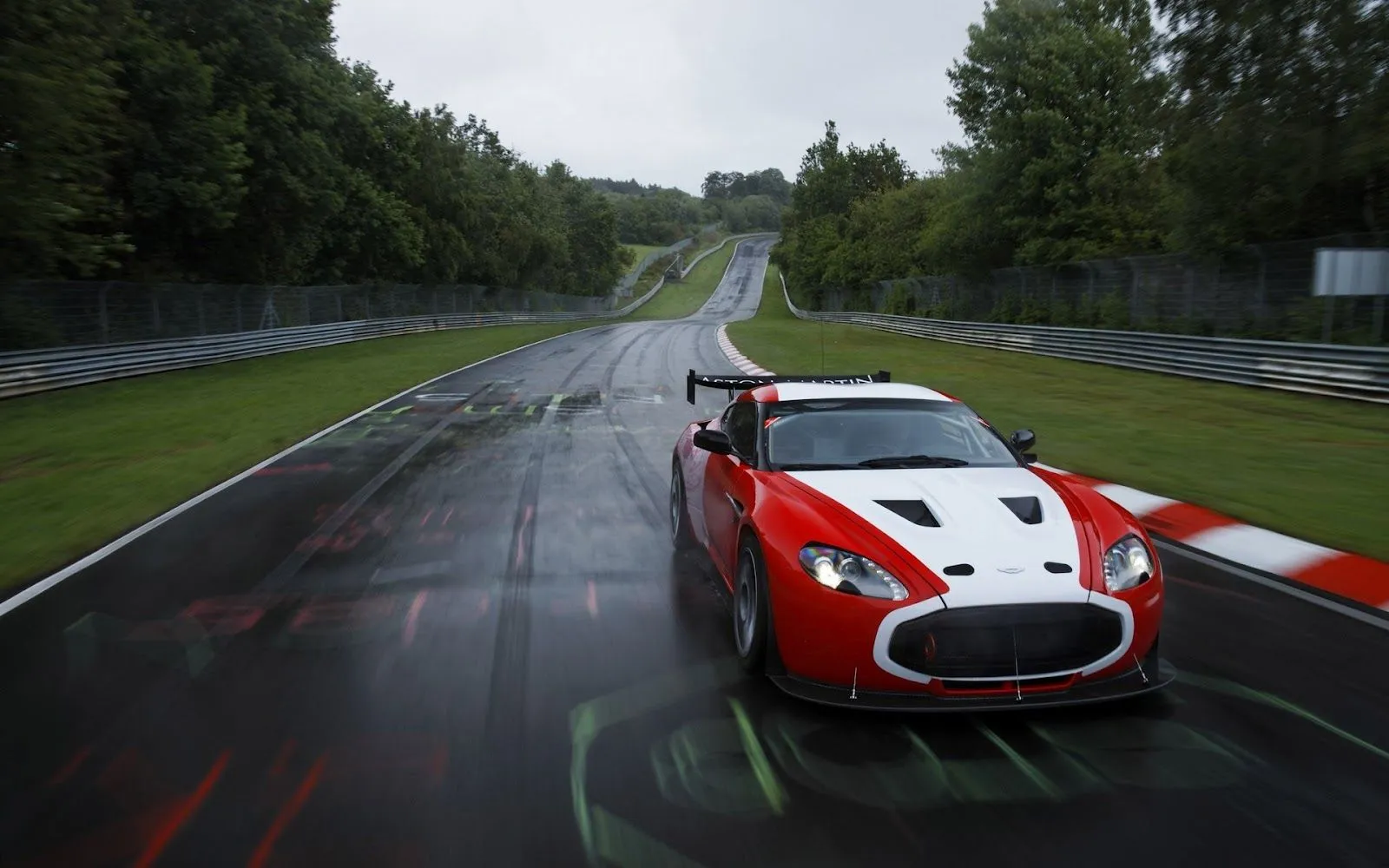 Aston Martin V12 - Fondos de Pantalla HD - Wallpapers HD