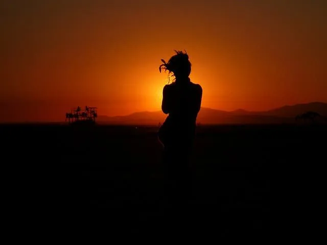 Atardecer mujer - Imagui