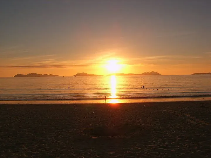 atardecer-en-playa-de-samil.jpg