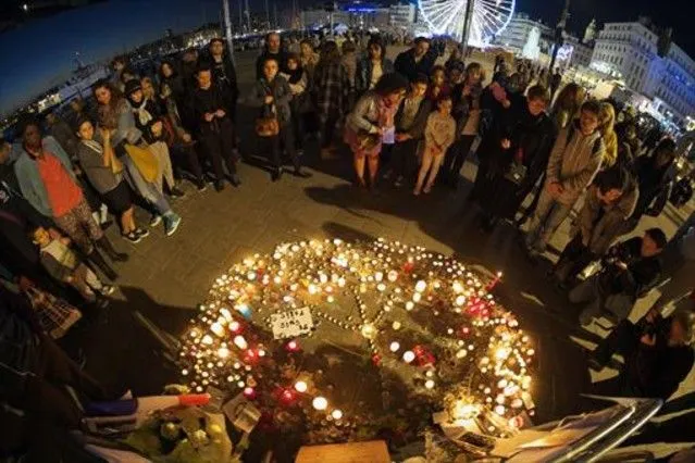 Atentados de París: Francia se entrega al recuerdo de sus muertos Atentados de París: Francia se entrega al recuerdo de sus muertos