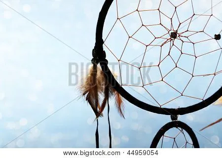 Atrapasueños hermosa sobre fondo azul con luces Fotos stock e ...