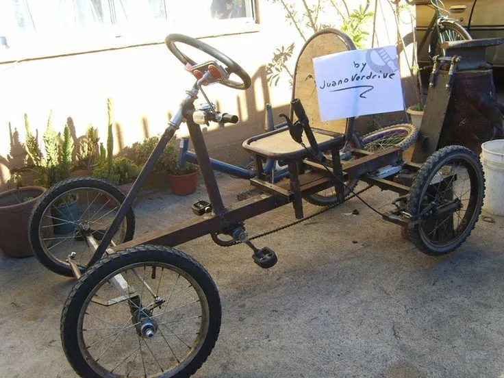 Auto a pedales hecho con material reciclado! - Bueno, siguiendo ... Auto a pedales hecho con material reciclado! - Bueno, siguiendo ...