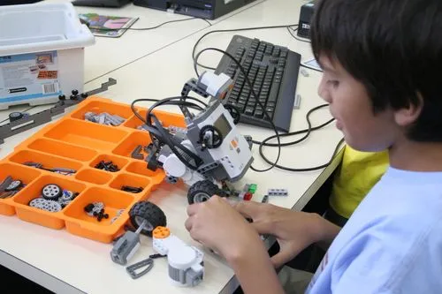 Autómatas hechos por niños pensando en su futuro.