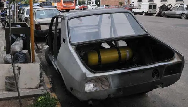 Autos viejos, nuevos blancos de ladrones | La Voz del Interior