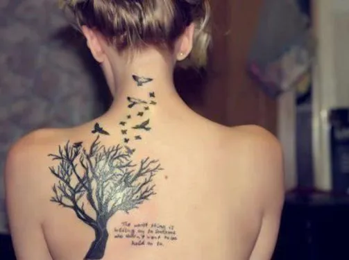 Aves saliendo volando desde un árbol sin hojas | ¡¡¡Tatuajes ...