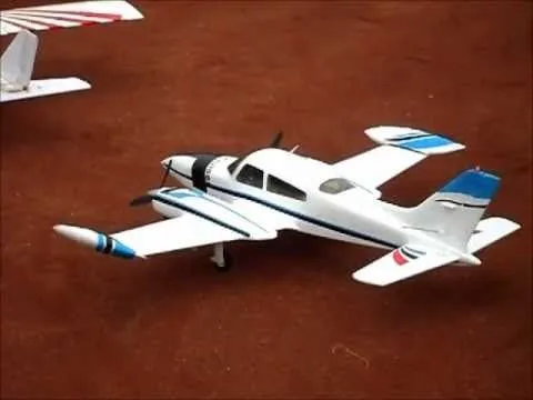 AVIÃO DE CONTROLE REMOTO ESTREANDO SEU PRIMEIRO VÔO - YouTube