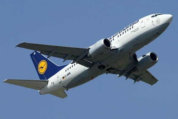 avion-en-el-aire-ap_153026.jpg