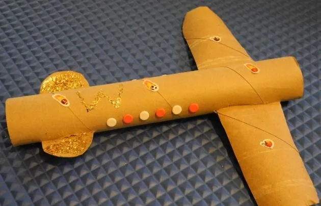 Cómo hacer un avión de juguete