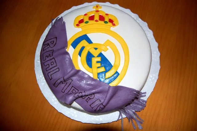 Azúcar en mi cocina: Tarta escudo Real Madrid Azúcar en mi cocina: Tarta escudo Real Madrid