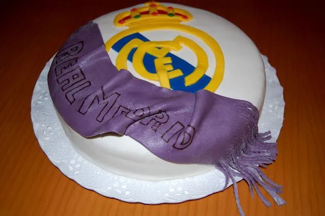 Azúcar en mi cocina: Tarta escudo Real Madrid Azúcar en mi cocina: Tarta escudo Real Madrid